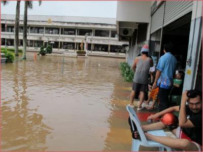 สถานการณ์น้ำท่วมช่างยนต์ 2554